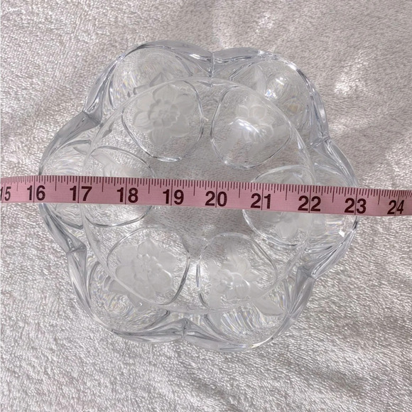 Vintage Round Clear Cut Glass With Frosted Textured Flowers Ashtray Trinket Dish - Picture 16 of 16